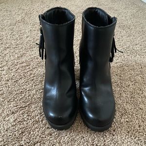 STEVE MADDEN chunky heel ankle boots with tassel zipper size 6.5